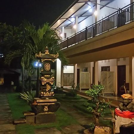 Puji Homestay Матарам Екстериор снимка