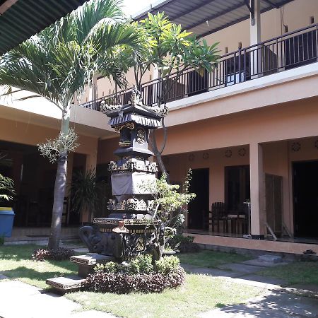 Puji Homestay Матарам Екстериор снимка