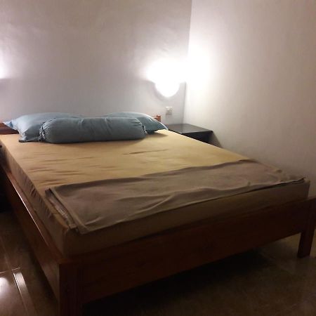 Puji Homestay Матарам Екстериор снимка