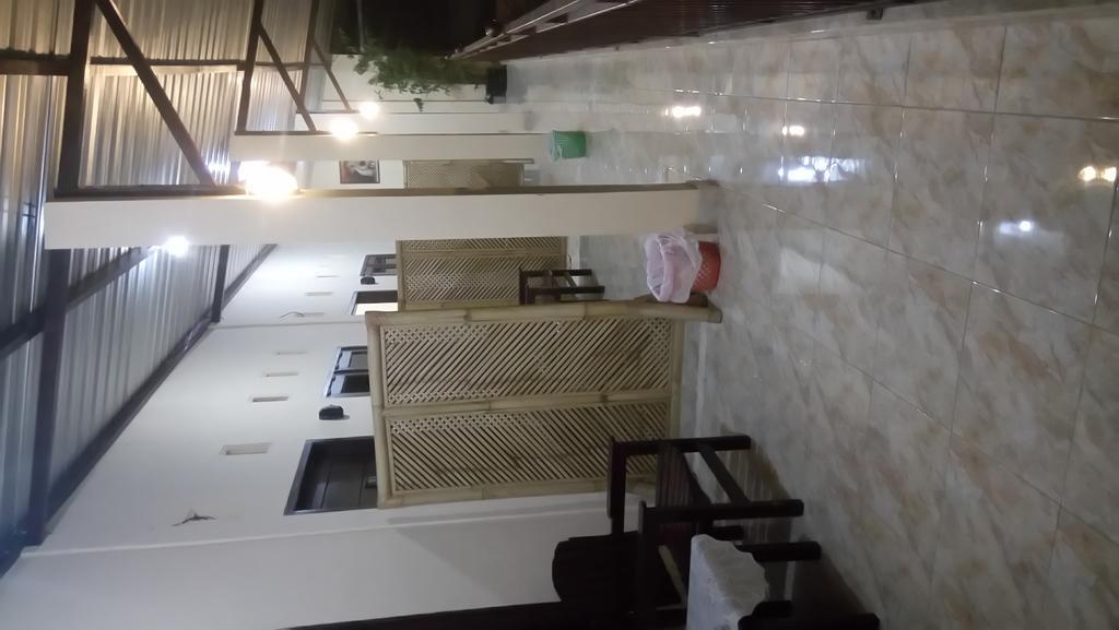 Puji Homestay Матарам Екстериор снимка