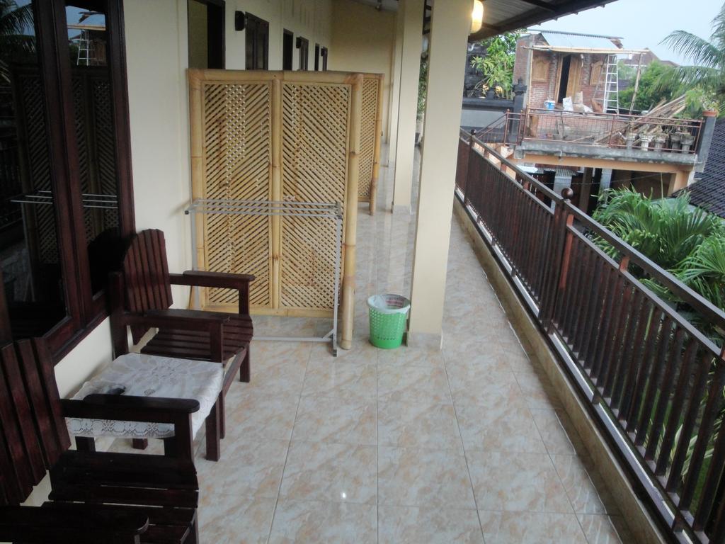 Puji Homestay Матарам Екстериор снимка
