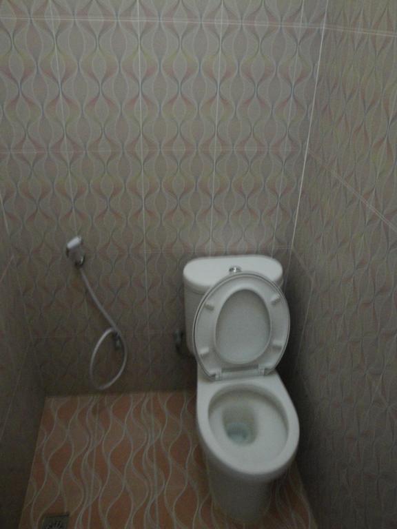 Puji Homestay Матарам Екстериор снимка