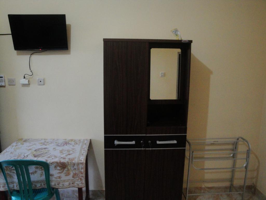 Puji Homestay Матарам Екстериор снимка