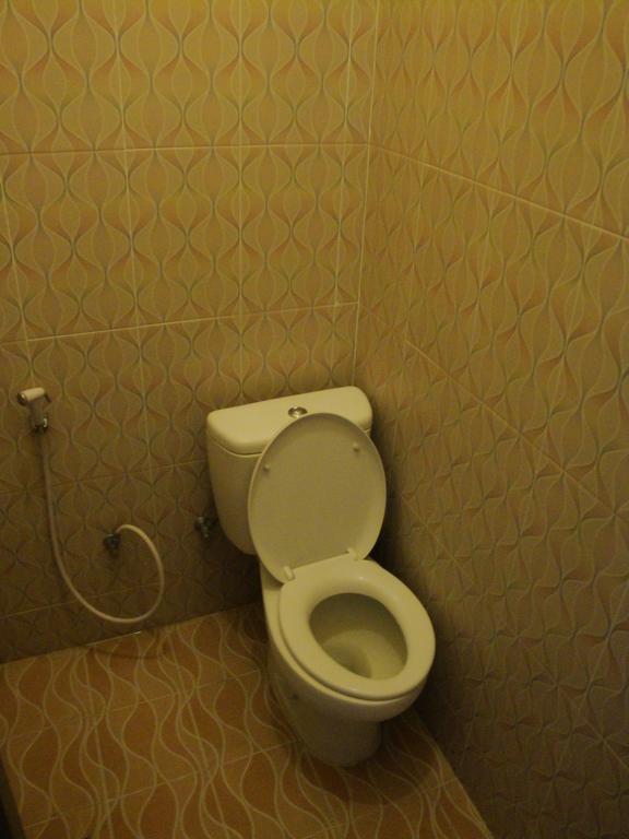 Puji Homestay Матарам Екстериор снимка