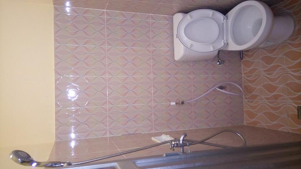Puji Homestay Матарам Екстериор снимка