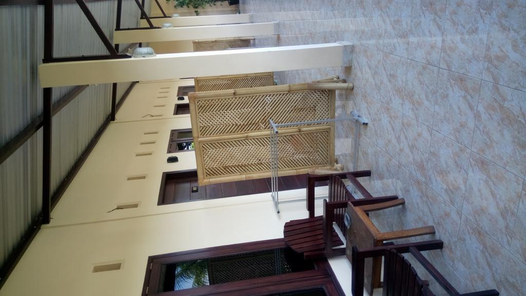 Puji Homestay Матарам Екстериор снимка