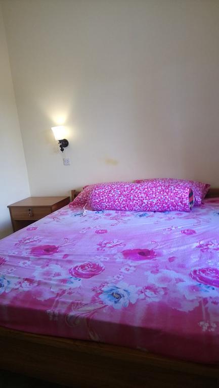 Puji Homestay Матарам Екстериор снимка