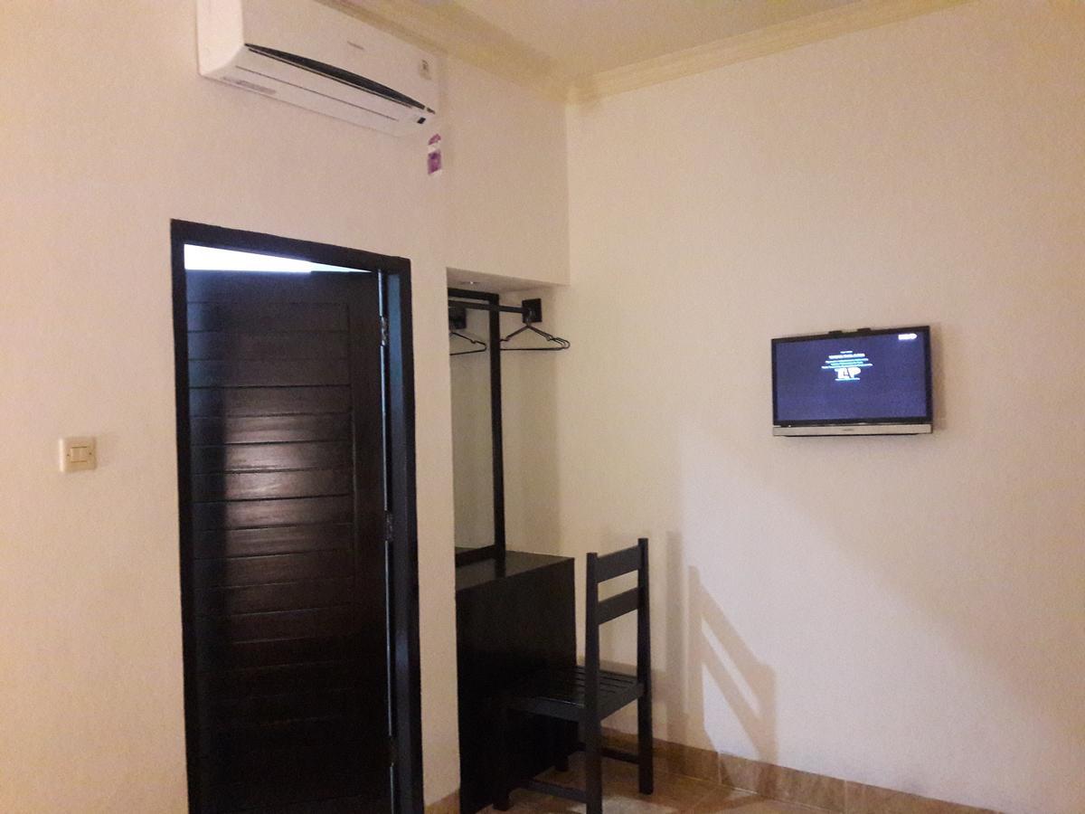 Puji Homestay Матарам Екстериор снимка