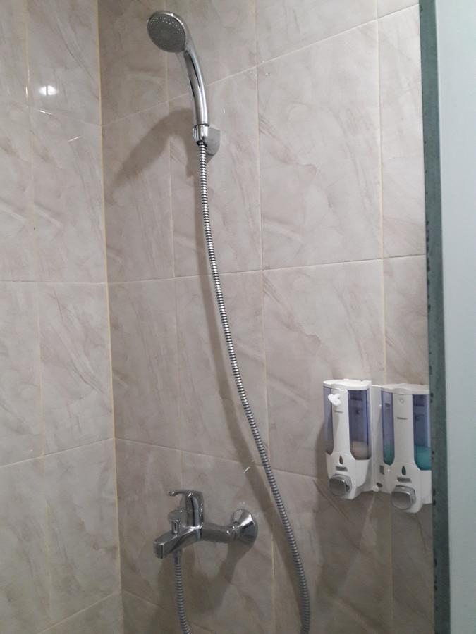 Puji Homestay Матарам Екстериор снимка