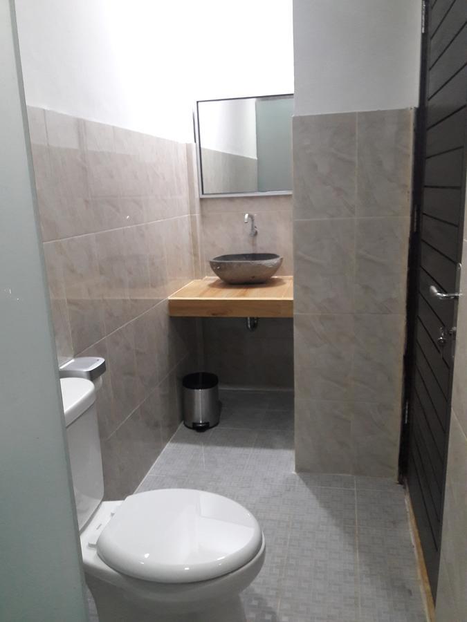 Puji Homestay Матарам Екстериор снимка